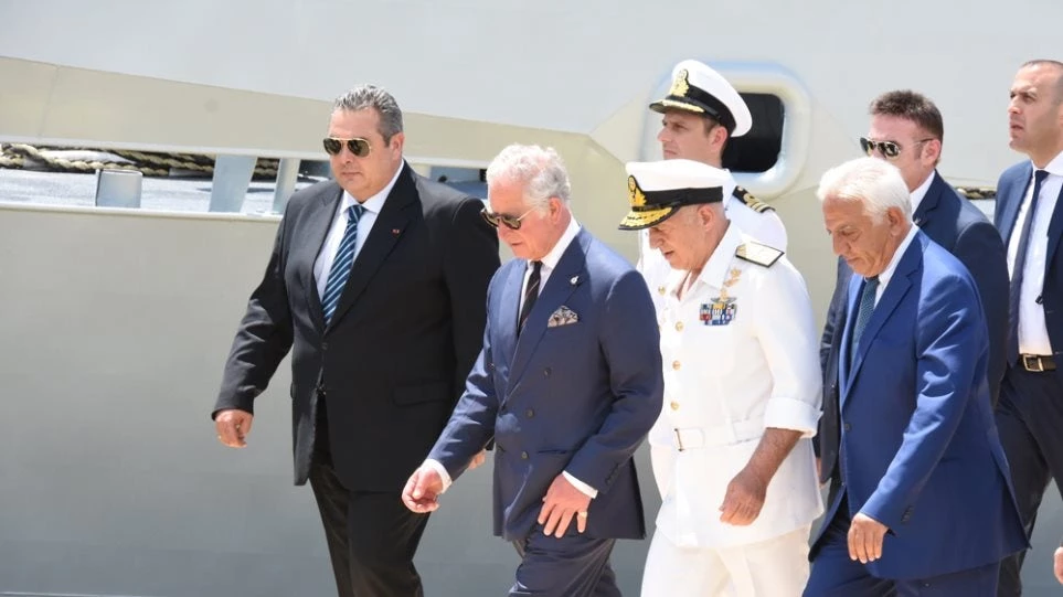 Στο θωρηκτό Αβέρωφ ο πρίγκιπας Κάρολος συνοδεία Καμμένου (εικόνες)